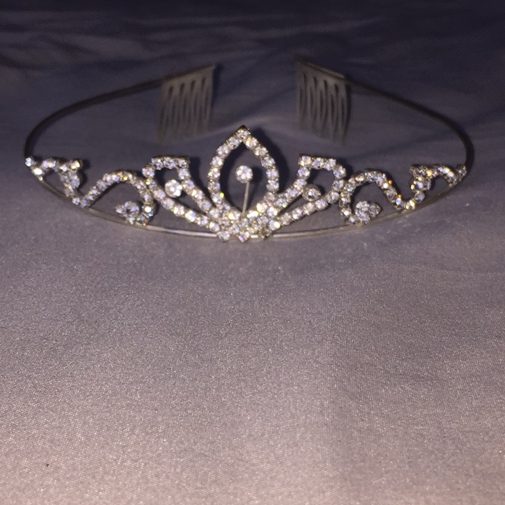 SILVER RHINESTONE TIARA